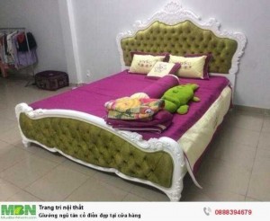 Giường ngủ tân cổ điển đẹp tại cửa hàng