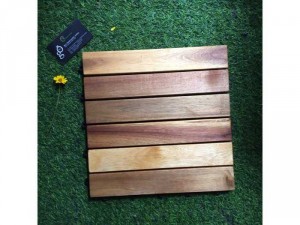 Sàn gỗ tự nhiên lót ban công, sân vườn