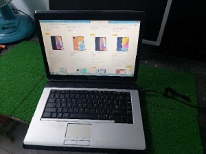 Laptop Toshiba đầy đủ phụ kiện thanh lý