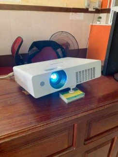 Bán máy chiếu Panasonic PT-LX26 cũ độ phân giải XGA, độ sáng 2600 lumen