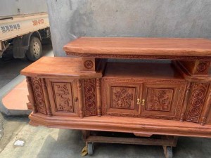 Kệ tivi cân gỗ hương đá