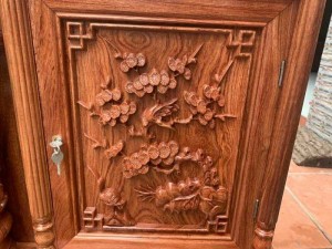 Kệ Tivi Cột Nho Gỗ Hương Đá