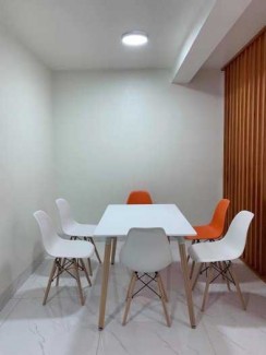 Bàn ghế cao cấp. Giá cả tốt. Mẩu mã đẹp.