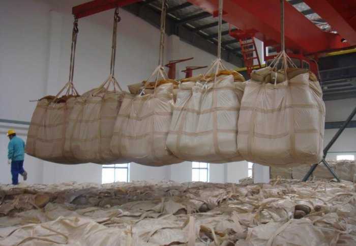 Bao jumbo lưu kho gạo, nông sản. Bao jumbo đóng cát công trình đắp bờ đê