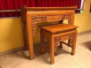 Bộ cặp bàn thờ và bàn cúng gõ đỏ triện hoa sen 1,53m SD1021