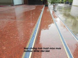 Nẹp nhôm chống trơn cầu thang NLP8.0 tại Hưng Yên