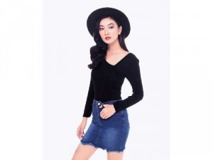Áo thun nữ tay dài cổ cách điệu cá tính