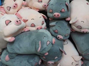 Gối kèm chăn hình heo siêu cute