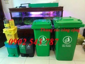 Thùng rác công cộng màu xanh