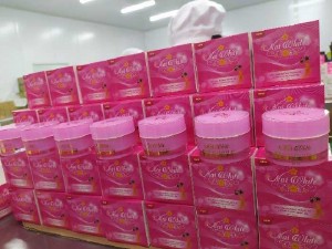 Kem Sâm dưỡng trắng da chóng nắng