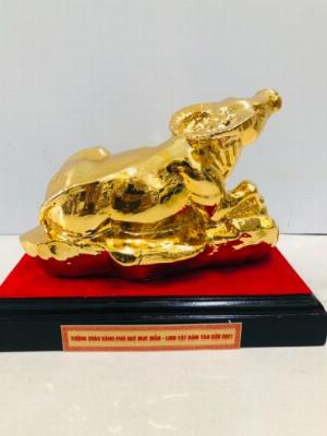 Tượng trâu vàng phú quý may mắn cao, quà tặng tết 2021