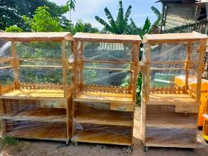 Xe gỗ bán cà phê