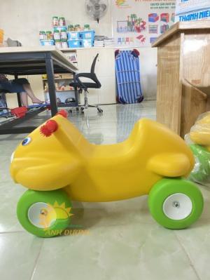 Xe chòi chân nhiều màu sắc dành cho trẻ em mầm non