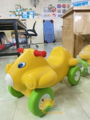 Xe chòi chân nhiều màu sắc dành cho trẻ em mầm non