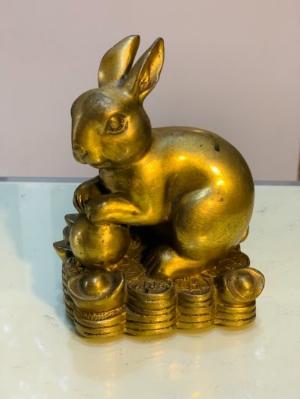 Tượng Thỏ ngồi tiền bằng đồng cao 12cm