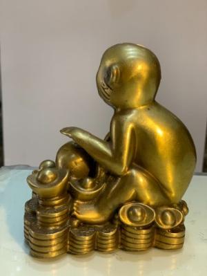 Tượng Khỉ ngồi trên tiền bằng đồng cao 14cm
