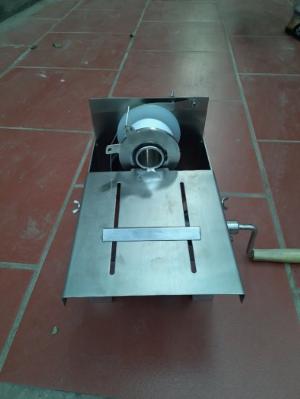 Máy buộc chỉ xúc xích, lạp sườn chạy điện