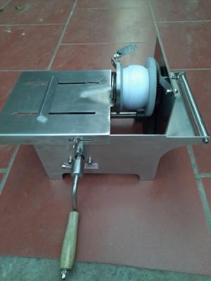 Máy buộc chỉ xúc xích, lạp sườn chạy điện