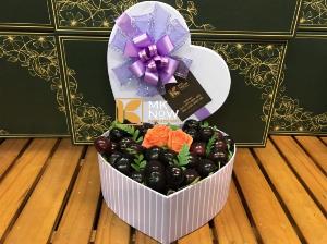 Quà 8/3 - Hộp quà Cherry trái tim và hoa hồng - FSNK217
