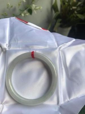 Vòng Tay Đá Cẩm Thạch Mới Tr Lý A54 Size 54Mm X Dầy 7,8Mm Màu Trắng Ánh Xanh Lý