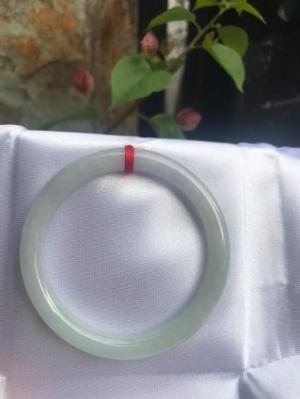 Chiếc Vòng Cẩm Thạch Mới TR A50 Size Vòng 50mm x dầy 7,2mm Màu Trắng Trắng Ánh Xanh