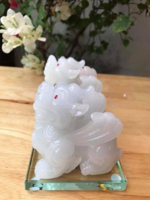 Cặp tỳ hưu trắng đế kiếng mới có canh hút tài size dài 10cmxcao11cmx sâu 7cm mệnh kim thủy trưng bàn làm việc bàn thờ thần tài có 650k/1 cặp ạ