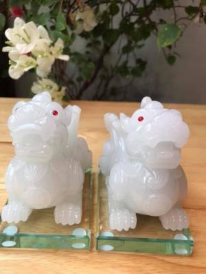 Cặp tỳ hưu trắng đế kiếng mới có canh hút tài size dài 10cmxcao11cmx sâu 7cm mệnh kim thủy trưng bàn làm việc bàn thờ thần tài có 650k/1 cặp ạ