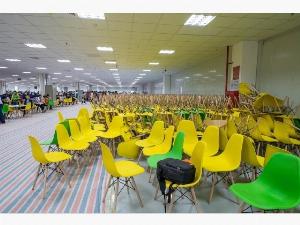 Bàn ghế nhựa chân gỗ giá rẻ