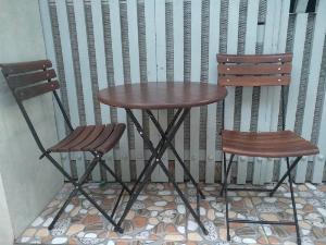 Bàn tròn 63cm cafe xếp chân sắt