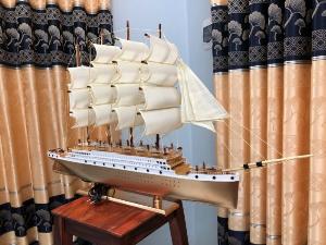 Thuyền buồm mô hình dài 95 cm