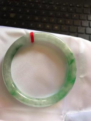 Vòng cẩm thạch tự nhiên đậu lý AI Sao 52mm x dầy 7mm trắng bóng vân xanh lá đều