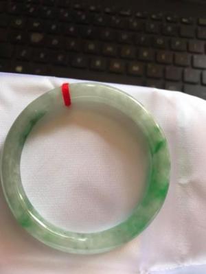 Vòng cẩm thạch tự nhiên đậu lý AI Sao 52mm x dầy 7mm trắng bóng vân xanh lá đều