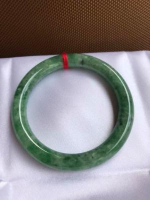 Vòng Tay Phong Thủy Đá Ngọc Cẩm Thạch Tự Nhiên Dầu Lý Sao 53mm x dầy 8,5mm Màu Xanh