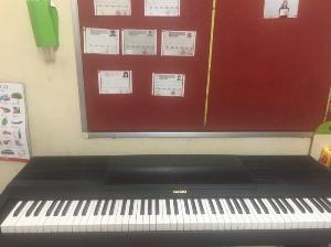 Đàn piano mới tinh