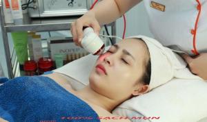 Tắm trắng da mặt Tại Spa