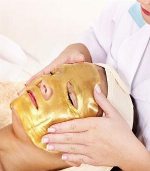 Tắm trắng da mặt Tại Spa