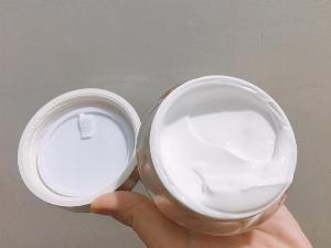 Kem trắng da toàn thân ban ngay