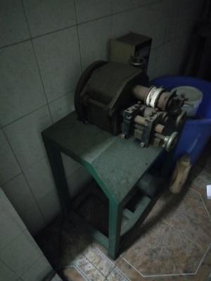 Cần thanh lý hết số máy làm hàng da ở xưởng để dọn dẹp trả mặt bằng