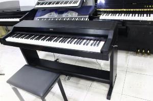 Piano korg c4000