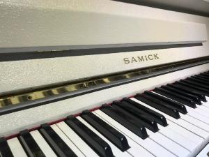 Piano SAMICK SU118P