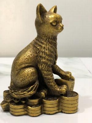 Tượng Mèo ngồi trên kim nguyên bảo (18cm)