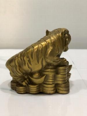 Tượng HỔ ngồi trên Kim Nguyên Bảo bằng đồng phong thuỷ (cao 15cm)