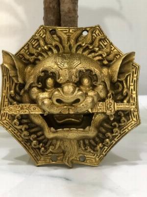 Mặt HỔ PHÙ ngậm kiếm vàng đồng (17cm)