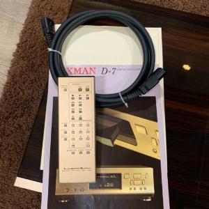 CD LUXMAN D-7 SIGNATURE ( vỏ piano )