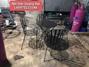 Bộ bàn ghế sắt mỹ ghệ.