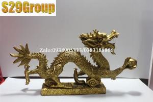 Tượng rồng cầm ngọc bằng đồng phong thủy