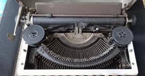 Máy đánh chữ Patria Thụy Sỹ Đời 1950s