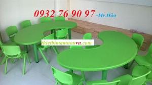 Bàn nhựa hình bán nguyệt nhập khẩu