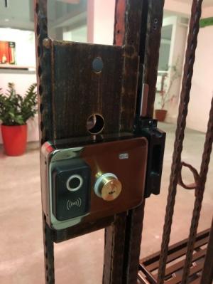 Khóa cổng vân tay cho gia đình, nhà trọ