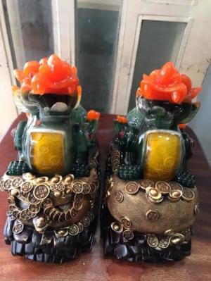 Cặp tỳ hưu hút tài lớn xanh đậm đầu cam đứng hủ vàng bao tiền vàng